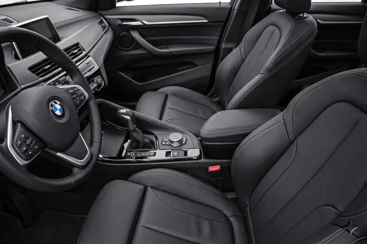 Innenraum eines BMW X1 F48 mit GA8G45AW Automatikgetriebe 